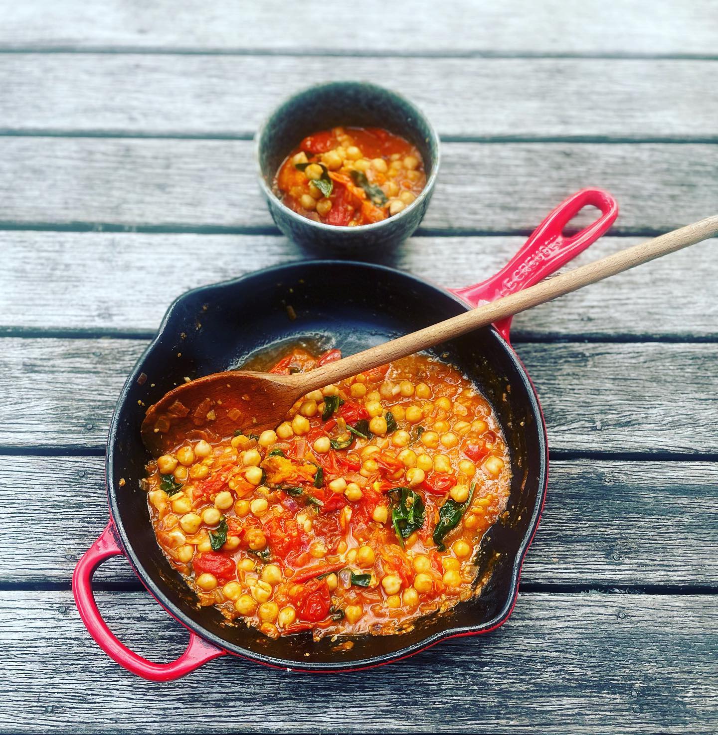Chickpeas, garlic, red onion, a dash of cumin, cherry tomatoes, a splash of vege stock and a handful of baby spinach and garden herbs - make it your main a not the side - it’s worth it! 
@lecreusetanz 
.
.
.
#thetomatosourcenz #tomato #tomatoes #tomatoesnz #homegrown #vegetables #foodinstagram #thetomatosourcenz #nztomatoes #healthyfood #nz #newzealand #veggies #fruits #5adaynz #vegetablesnz #instagramfood #eatlocal #eatfresh #buylocal #eatwell #5aday #dinnerinspiration #easyrecipes #lateharvest #latesummertomatoes #marchmusings #mealideas