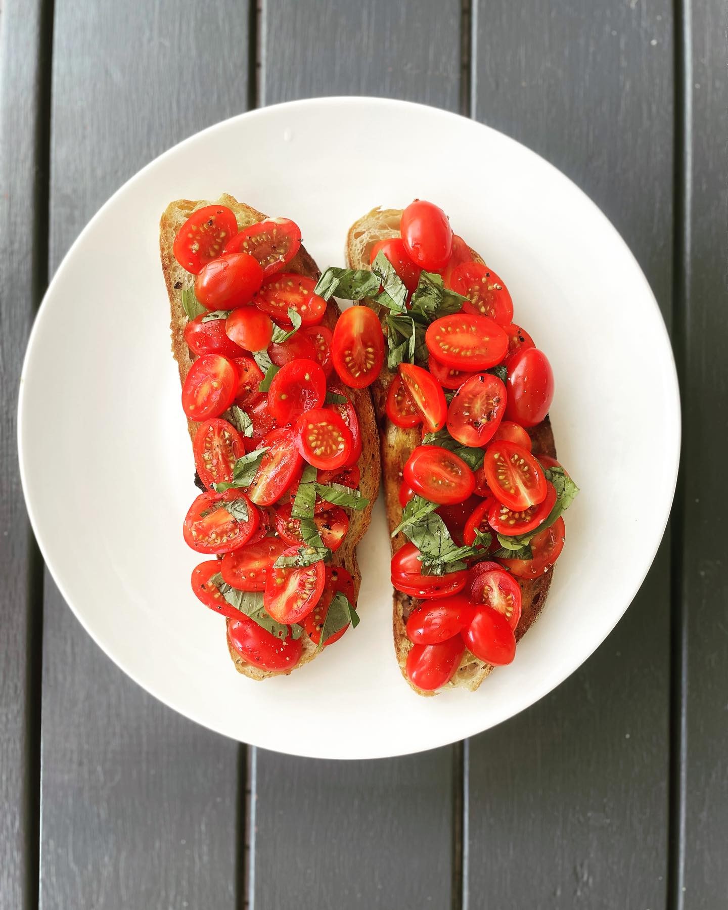 Lazy days with @wildwheatnz sourdough and @beekistnz cherry tomatoes 🍅- homegrown basil 🌿 
.
.
.
.
.
.

#tomato #tomatoes #tomatoesnz #homegrown #vegetables #foodinstagram #thetomatosourcenz #nztomatoes #healthyfood #nz #newzealand #veggies #fruits #5adaynz #vegetablesnz #instagramfood #eatlocal #eatfresh #buylocal #eatwell #5aday